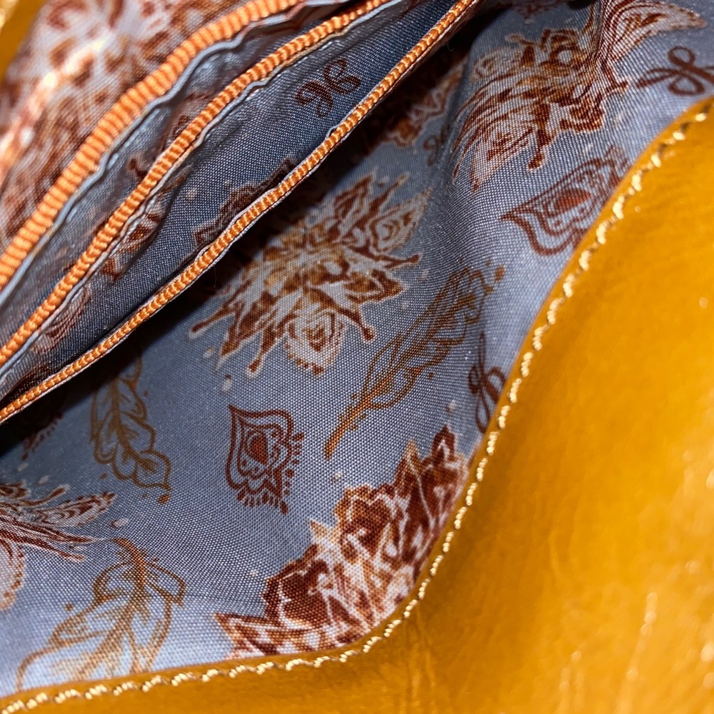 BNWT HOBO 100% genuine leather purse - Picture 4 of 4